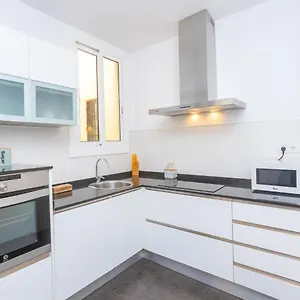 apartment-eixdretroger-de-lluria-valencia.catalonia-hotels.com/